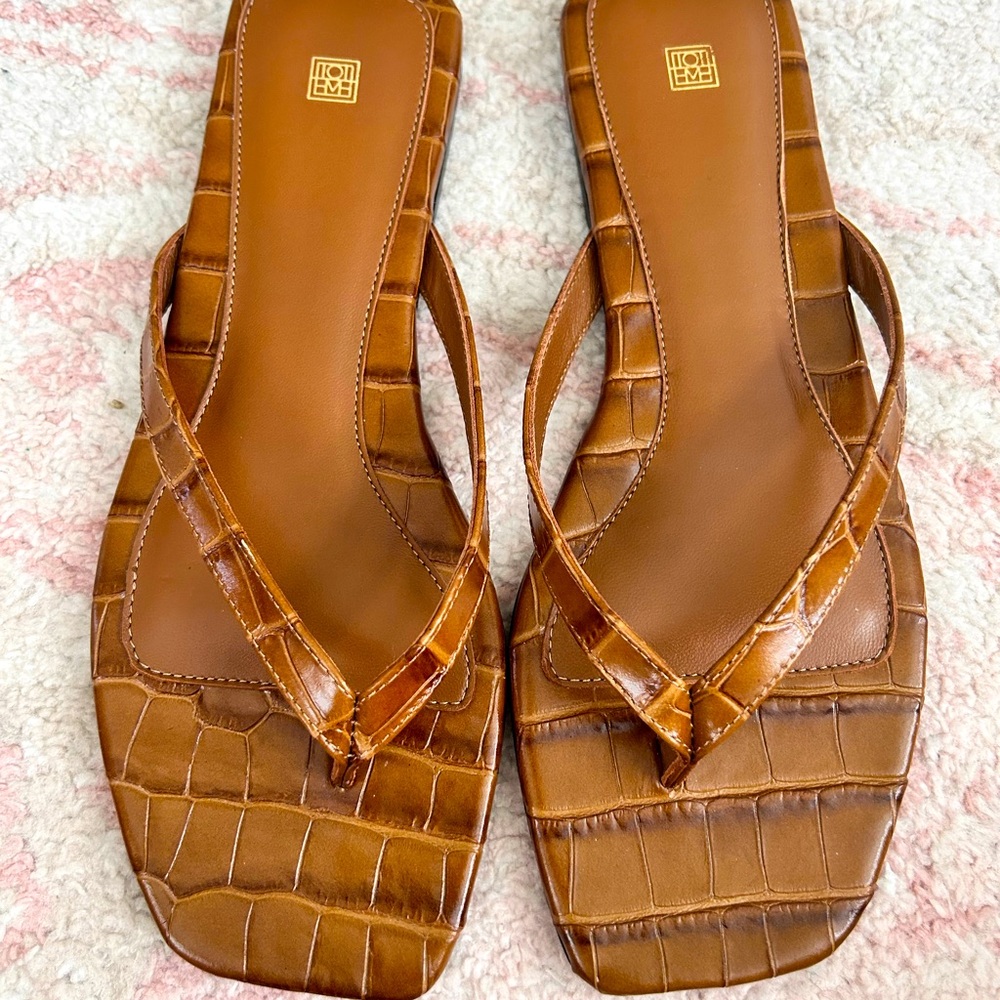 NEW TOTEME fashion flip flops, leather upper insole and sole, made in Italy